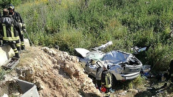 Siracusa, drammatico incidente sulla provinciale: tre ventenni morti, una ragazza in gravi condizioni