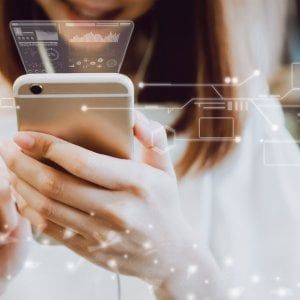 Telefonia, la battaglia tra gli operatori: offerti più giga di Internet, sacrificati gli sms