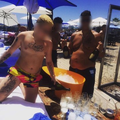 Vita da camorrista su Fb: Ferrari, champagne, orologi preziosi e feste in spiaggia per il boss 16enne accusato di due omicidi