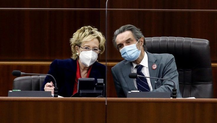 Flop vaccini in Lombardia, si dimette parte del Cda di Aria. Da domani gli over 80 saranno contattati per telefono