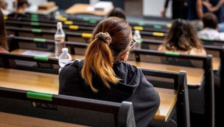 "Siamo una famiglia numerosa che ha patito pandemia: Ateneo di Bari non ci può trattare da evasori fiscali e vietarci gli esami"