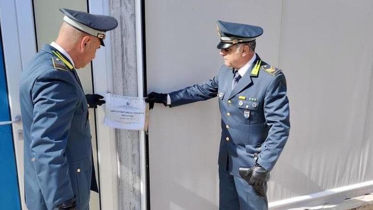 Salento, abusi edilizi nel lido di lusso: scatta il sequestro dell’area di oltre 4mila metri quadri