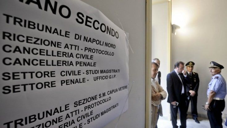 Tribunale di Napoli Nord: la distanza che separa le trincee giudiziarie dai palazzi romani 