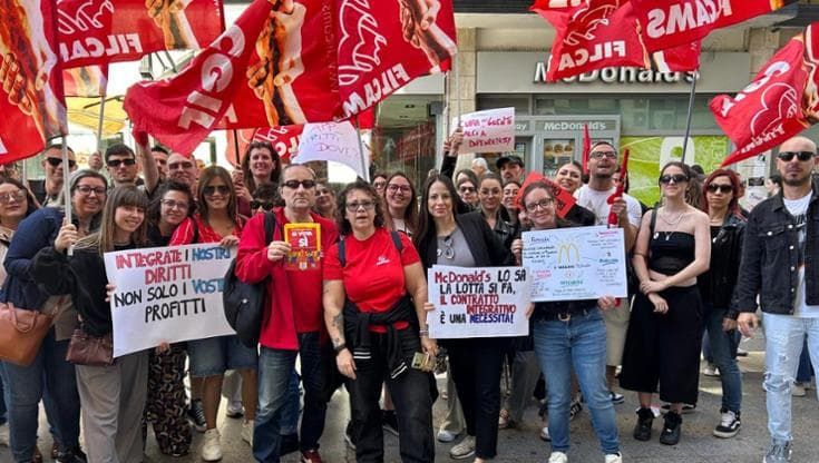 A Bari scioperano i dipendenti dei McDonald's: “Stipendi bassi e flessibilità esasperata”