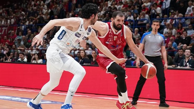 Basket, quarti play-off: Milano si riscatta contro Trento, Brescia travolge Pistoia e va sul 2-0