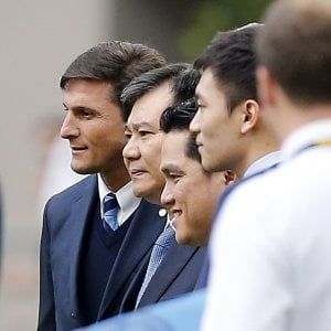 Cina, è record di investimenti all'estero: Pechino diventa "esportatore netto" di capitali