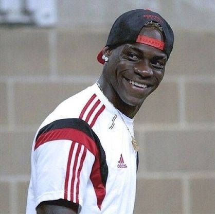 Balotelli torna a sorridere: su Twitter