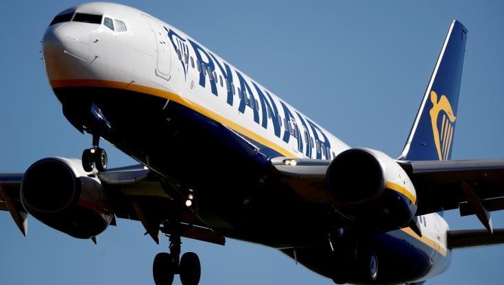 Trasporto aereo, il Tar del Lazio respinge le richieste di Ryanair:  "No ad extra costi per posti vicini a minori e disabili"