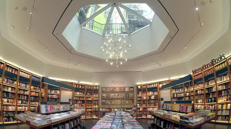 La nuova vita della Rizzoli in Galleria, da ritrovo di scrittori a libreria aperta al mondo