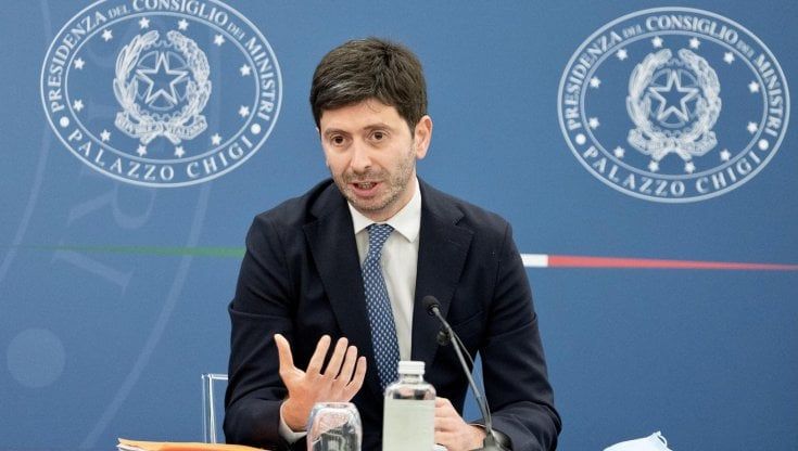 Speranza: “Il lockdown fu una scelta inevitabile. Ora fuori dall'emergenza, ma teniamo le mascherine”
