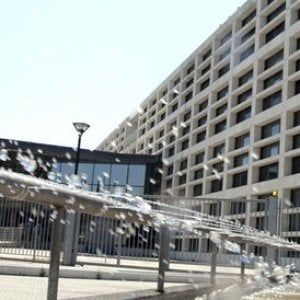 Rimini, ragazza di vent'anni denuncia i genitori: picchiata perché bisex