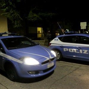 Bari, dodicenne violentata da un 17enne per una trappola tesa dal suo fidanzatino: 2 indagati