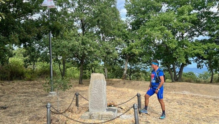 Il sindaco di Castiglion Fiorentino fa 60 km a piedi alla scoperta del territorio: "Sogno un Cammino di Santiago toscano"