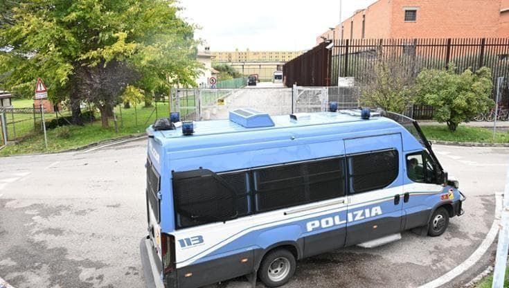 Droga e telefoni nel carcere di Prato, altri sequestri. Tescaroli: “Servono sistemi anti drone”