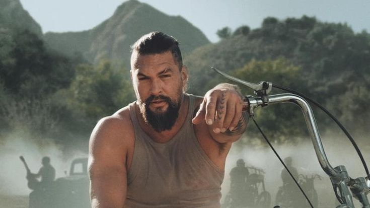 Jason Momoa: “Sono un orso in moto sulle strade d’America per tornare bambino”