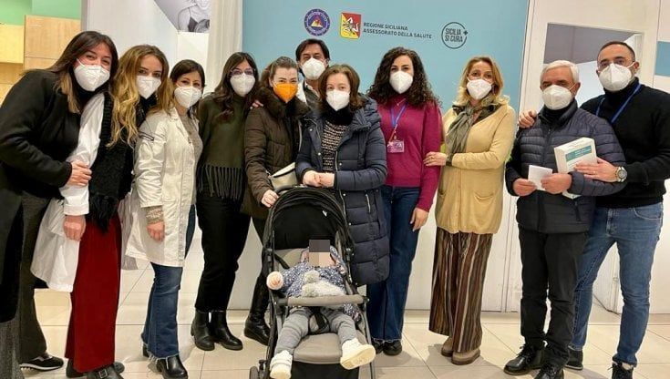 Festa per la piccola Sofia, il suo primo compleanno a Palermo dopo la fuga per la guerra
