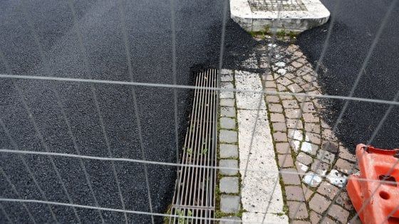 Roma, strade a brandelli, fantasia al potere e rattoppi a metà