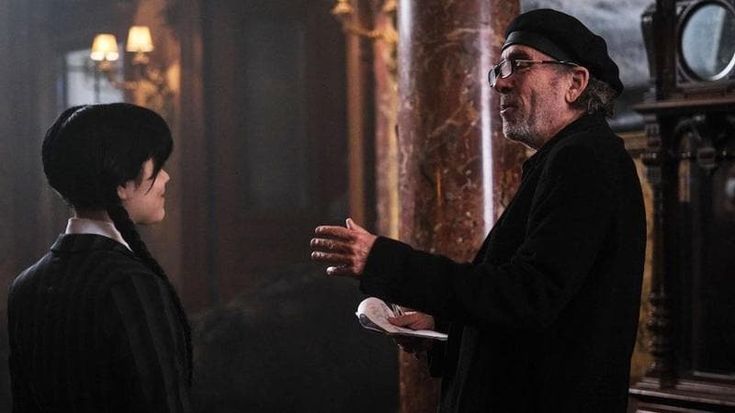 Tim Burton a Roma per la seconda stagione di Mercoledì con un artista a sorpresa: “Sarà Lady Gaga?”