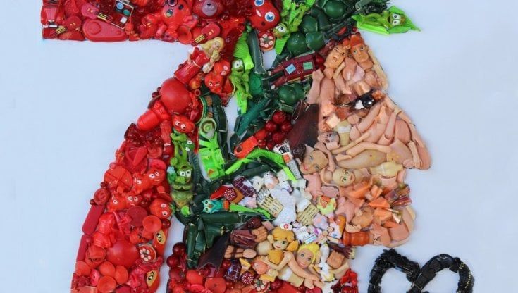  LadyBe, dalla plastica riciclata il ritratto di Dante