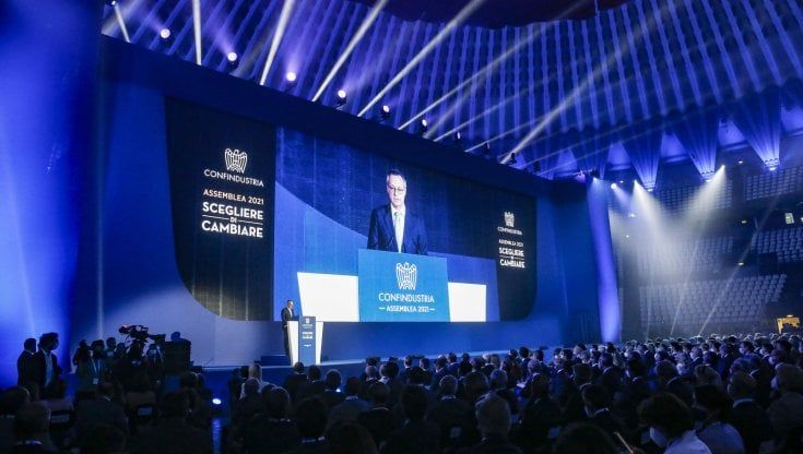 Confindustria, Draghi: "Crescita intorno al 6%, speriamo sia duratura". Sì a patto imprese-lavoratori: "Serve unità"
