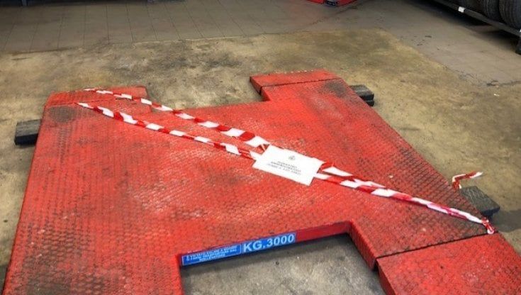 Gommista abusivo in via Lepido: multa e attività chiusa
