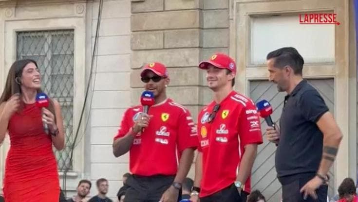 Ferrari, Hamilton e Leclerc in piazza del Duomo a Milano. "Vincere a Monza? Ci crediamo"