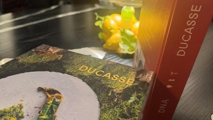 Alla scoperta del Dna di Alain Ducasse: nel suo nuovo libro l’essenza della sua cucina