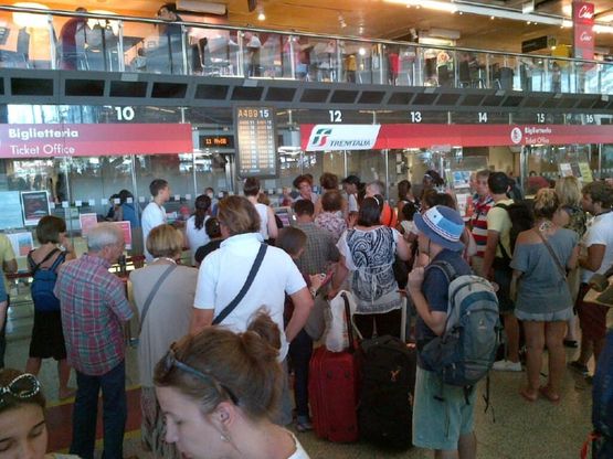 "Mi muovo anche in città", Regione a Trenitalia: "Stop caos nelle biglietterie"