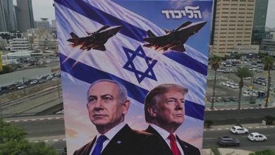 Israele al voto, la propaganda di Netanyahu: lui e Trump insieme in un maxi manifesto a Tel Aviv