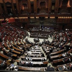 Decreto carceri: bagarre alla Camera, slitta a domani il voto finale. Espulso Buonanno