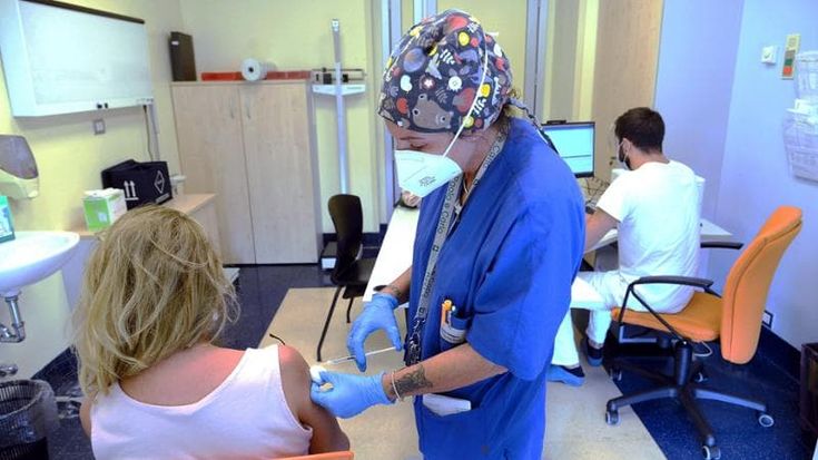 Vaccino per l’influenza a Milano, parte la campagna con over 60 e bambini