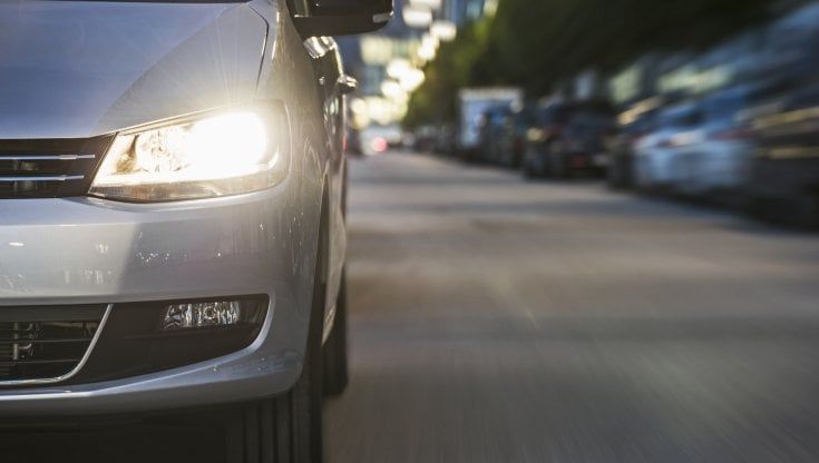 DataMobility 2023, in tre anni meno italiani in auto. Spostamenti ridotti del 12%