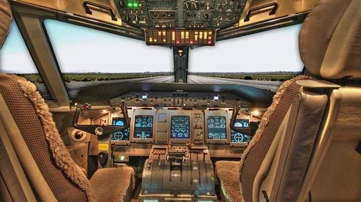 Il mondo ha bisogno di piloti e assistenti di volo: caccia aperta a chi sogna di volare