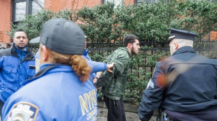New York, due ordigni contro la residenza del sindaco Mamdani durante una manifestazione anti Islam