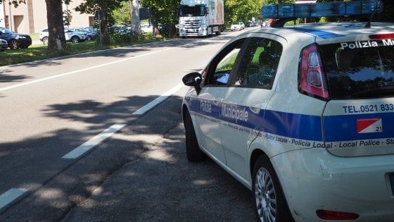 Parma, fermato dalla polizia un camionista alla guida da 28 giorni di fila 