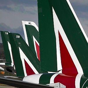 Alitalia, l'Antitrust Ue d&agrave; via libera al matrimonio con Etihad