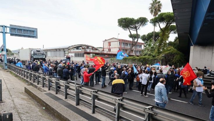 Blocco dei licenziamenti, Landini: "Senza accordo pronti a sciopero". Convocata Confindustria al tavolo