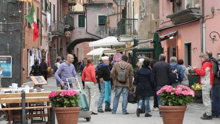 Monterosso, il sindaco Moggia: "Per le Cinque Terre serve una legge contro i poteri forti del turismo"