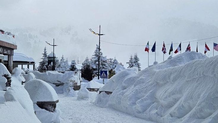 Previsioni meteo, ancora pioggia e tanta neve. Nel weekend arrivano le tempeste gemelle. Allerta valanghe. Scongiurata la siccità al Nord