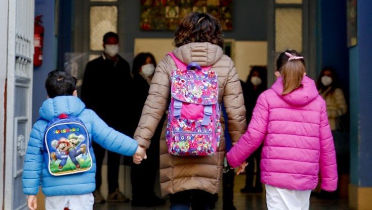 Covid, prosegue il calo dei contagi. La Regione spiega le nuove direttive a scuola 