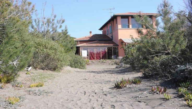 Grillo in ritiro nella villa di Bibbona prima di affittarla: 61.600 euro per averla dal 6 al 31 agosto