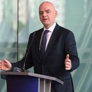 Cori razzisti a Koulibaly, il presidente Fifa: "Si abbassino toni, basta violenza"