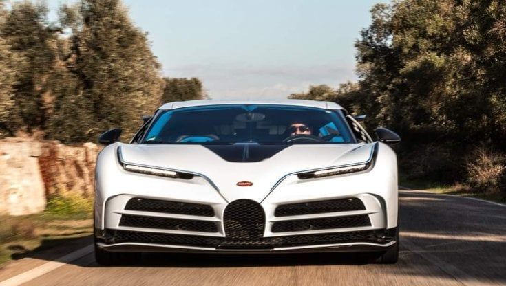 La Bugatti dei record debutta a Nardò: il bolide da 8 milioni raggiunge i 380 chilometri e ha fatto sognare il Salento