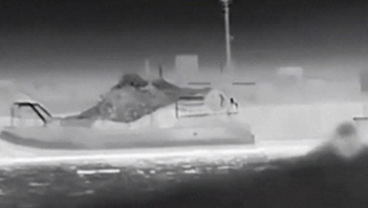 Crimea, motoscafo russo viene affondato nella baia di Uzka: il drone ucraino va a bersaglio