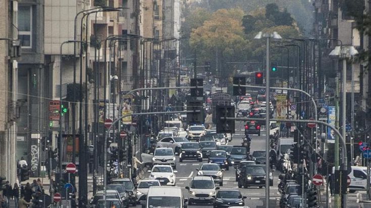 Traffico a Milano, da tre mesi non ci sono i dati. E le ricerche indicano più ingorghi
