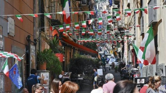 È proprio "Bella Napoli" negli occhi divertiti di un romagnolo