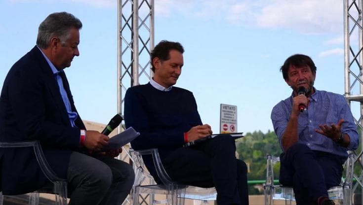 Salone del Libro, Soldini con Elkann: "Noi in barca a vela inseguiti dalle orche"