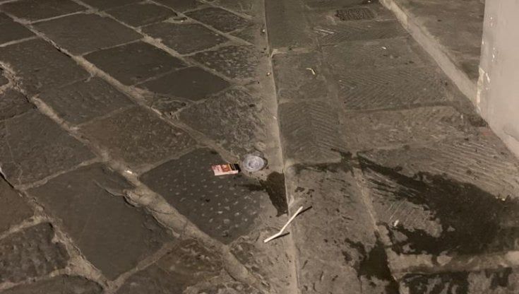 La rabbia di via Laura: “Sporco e vomito qui non si vive più”