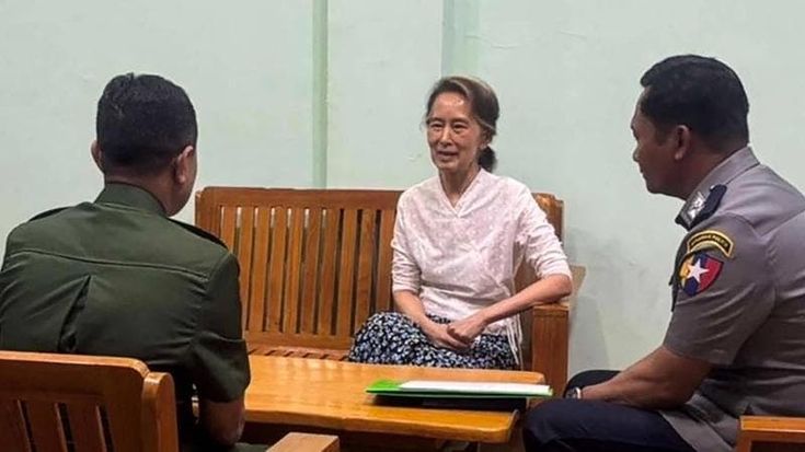Myanmar, Aung San Suu Kyi agli arresti domiciliari