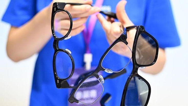Occhiali con telecamera, stretta privacy: “Devono sfocare i volti se non c’è consenso a ripresa”